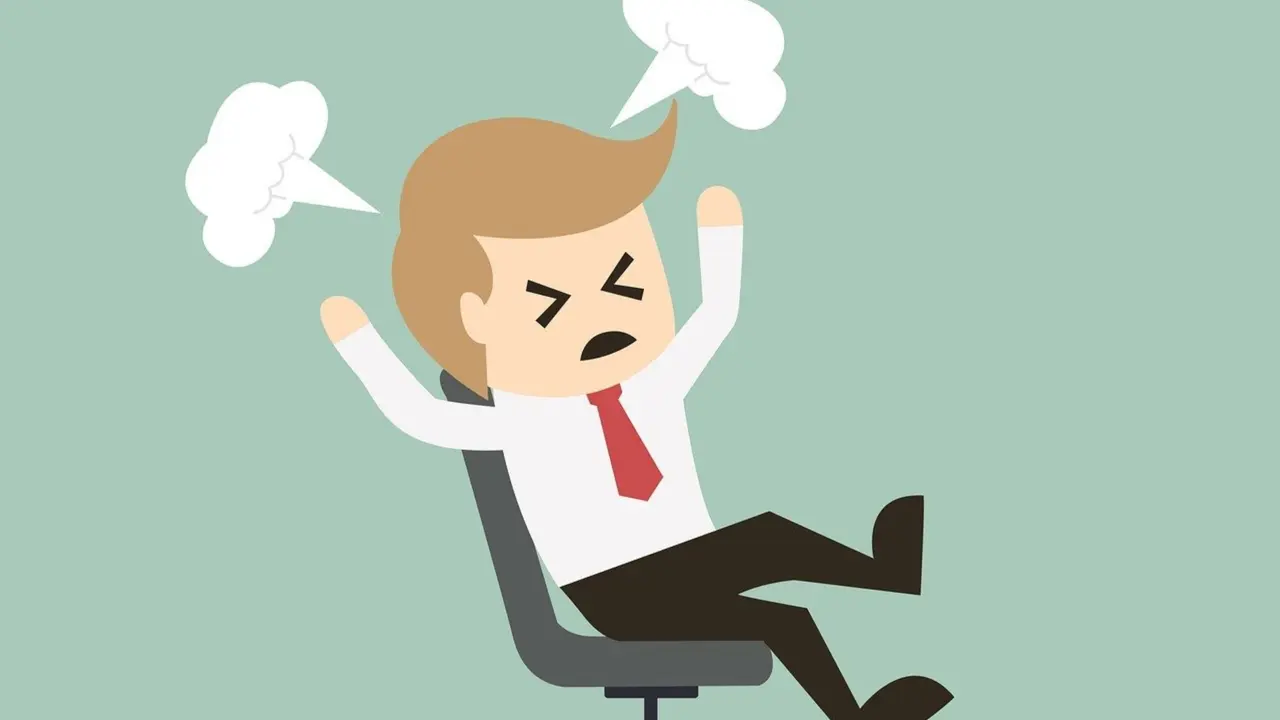 'Broken Leg? We Can Get You Chair': Internet Slams Boss for Shocking Response to Injured Employee