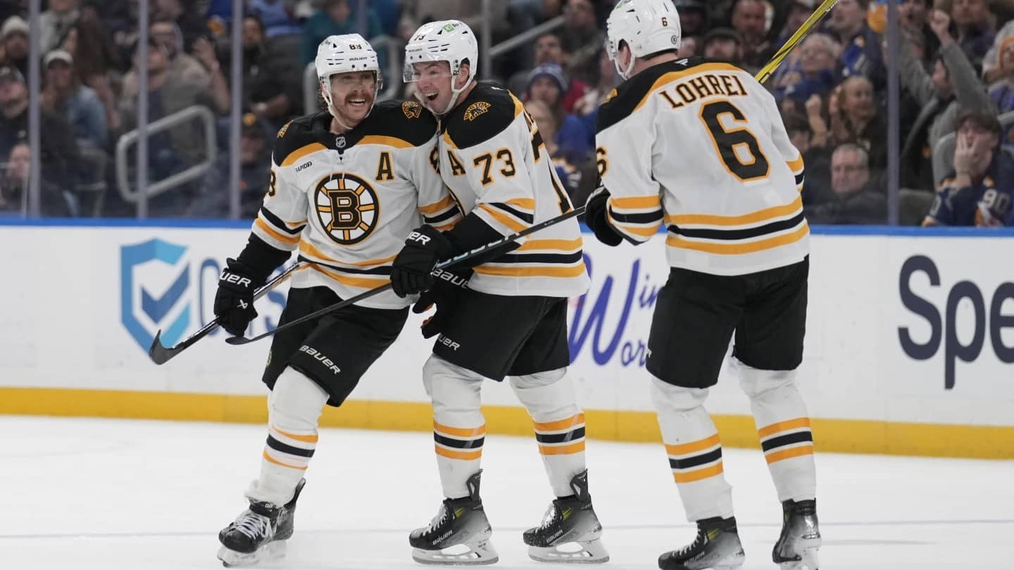 Pastrnak's goal completes rally as Bruins come back to stun Blues 3-2
