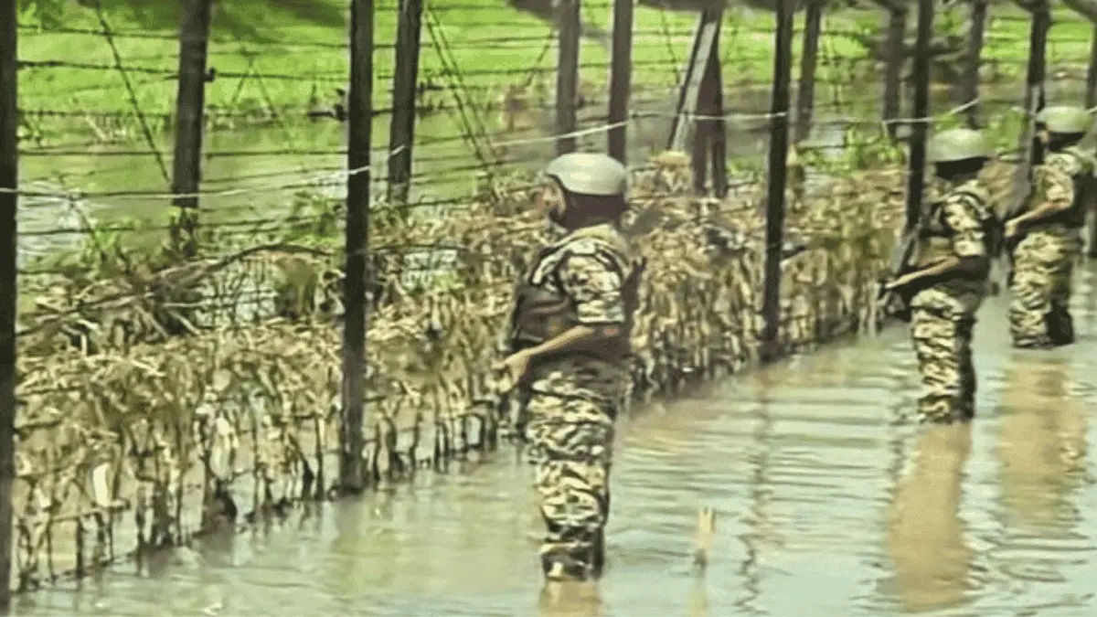 Raw Footage Shows BSF Jawans Continue Patrols Despite Severe Flooding on Indo-Pak Border BSF Jawans Patrolling Amid Severe Flooding at Indo-Pak Border