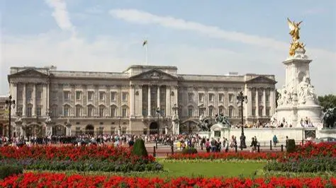Buckingham Palace's Iconic Balcony Room Opens To Public - All You Need To Know Buckhingam Palace
