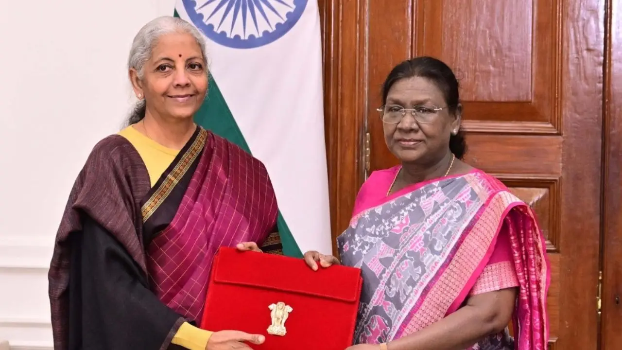 Budget 2026: President Droupadi Murmu Opts For A Dual Coloured Sambalpuri Cotton Saree Budget 2026: President Droupadi Murmu Opts For A Dual Coloured Sambalpuri Cotton Saree, Gives A Nod To Handloom