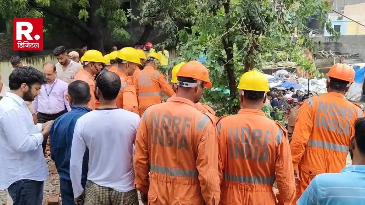 building collapses in jaitpur 7 people died
