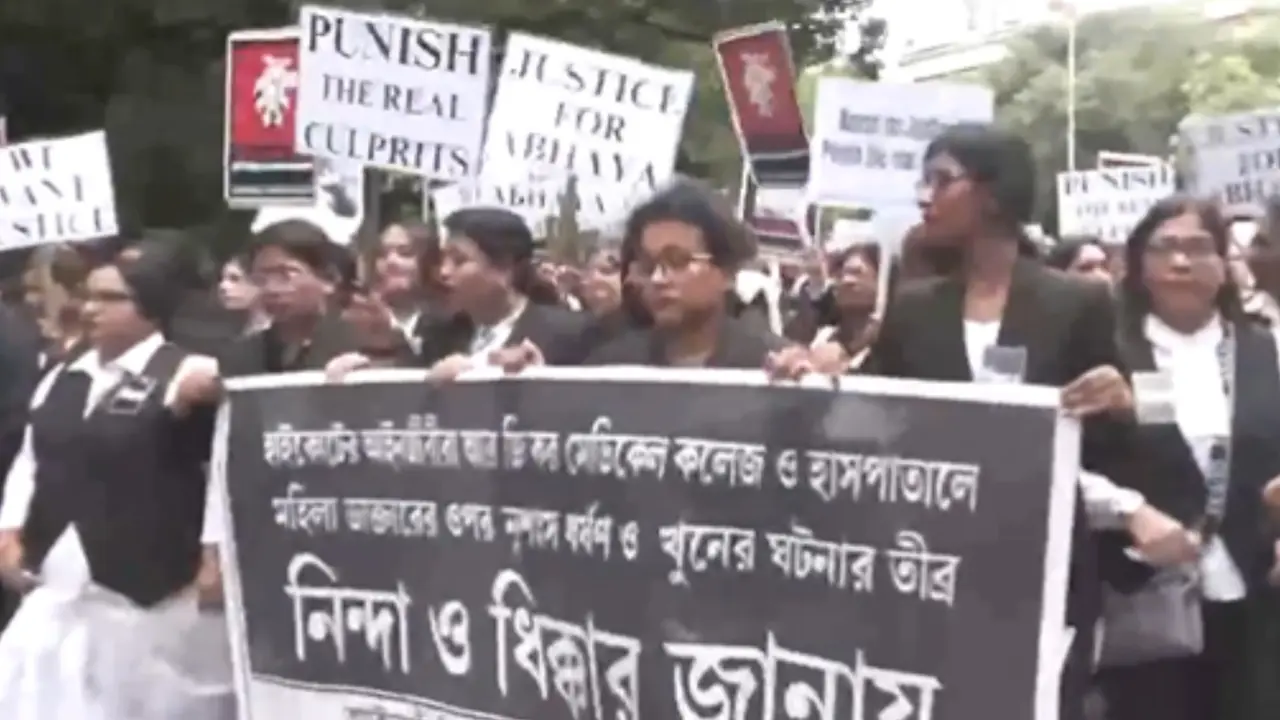 Calcutta High Court Lawyers Protested Against Women Doctor's Rape and Murder