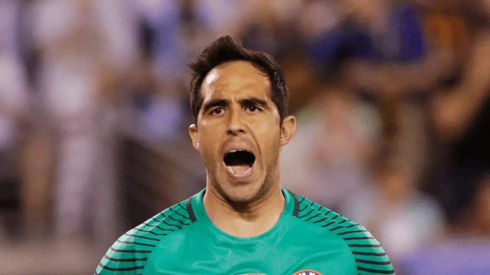 Chile Goalkeeper Claudio Bravo Retires From Soccer at Age 41 Caludio Bravo