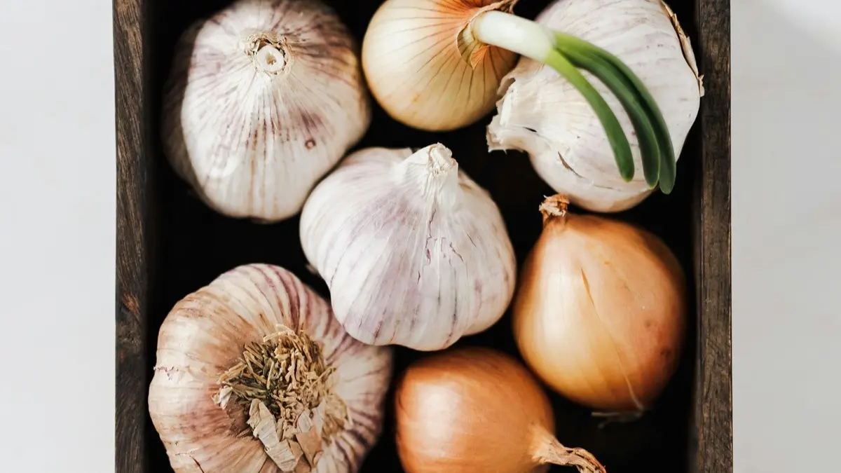 Can Garlic Powder Stop Hair Fall? All You Need To Know