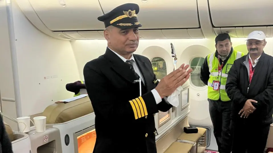 'A Name Etched in History': Captain Devi Sharan, Pilot of Hijacked Flight IC 814, Retires After 40 Years Captain Devi Sharan, Pilot of Hijacked Flight IC 814, Retires After 40 Years