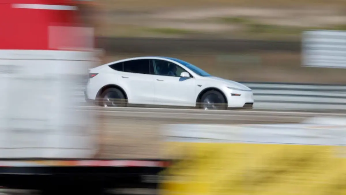 Only a Few Automakers To Keep Up AI Push, Gartner Says car