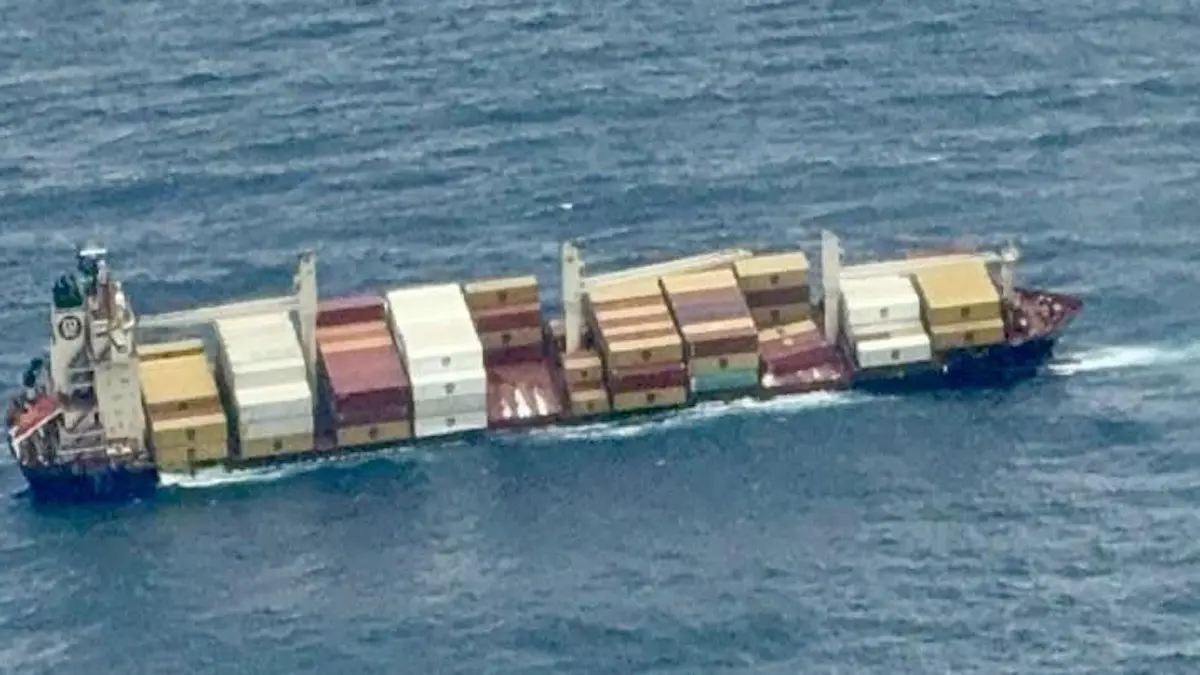 Cargo ship, ship sinks