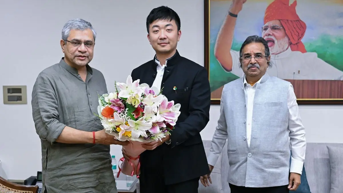 CMF and Optiemus Expand Partnership to Build India's First End-to-End Smartphone R&D Capability Carl Pei, CEO of Nothing, discussed the company’s plans for growth in India with Union Minister Ashwini Vaishnaw