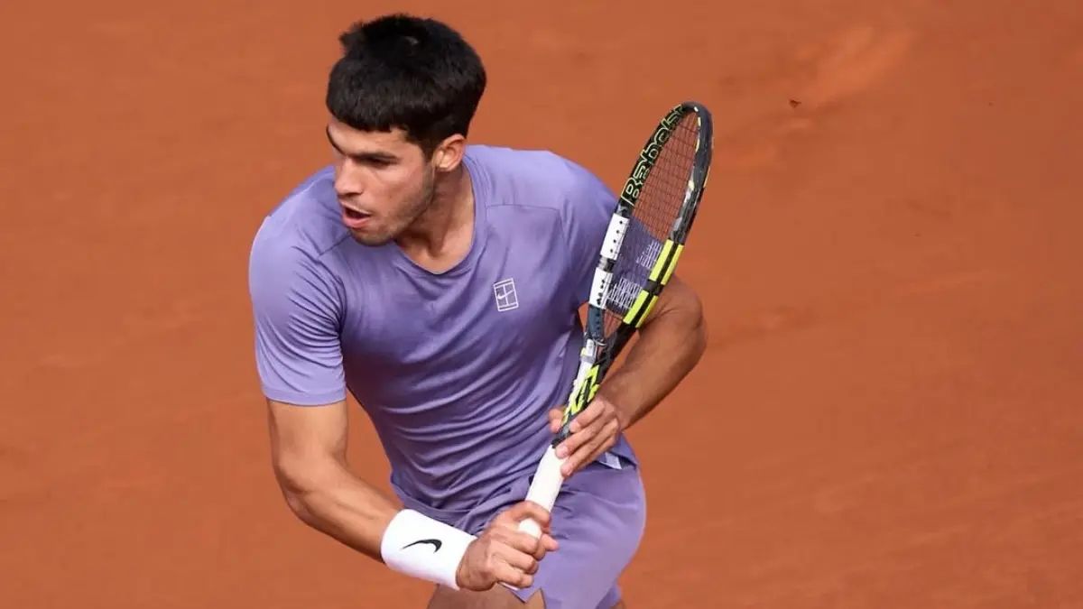 Carlos Alcaraz in action at the Barcelona Open