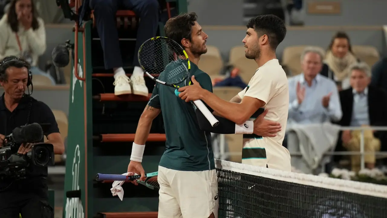 French Open 2025: Carlos Alcaraz Sails Into Men's Singles Final Following Lorenzo Musetti's Forced Withdrawal Carlos Alcaraz, Lorenzo Musetti