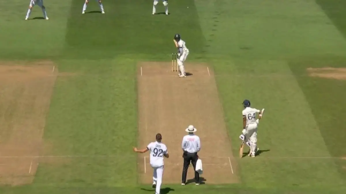 England Bowler Tries Unfair Means to Distract Shubman Gill During Birmingham Test | WATCH VIDEO Carse to Gill