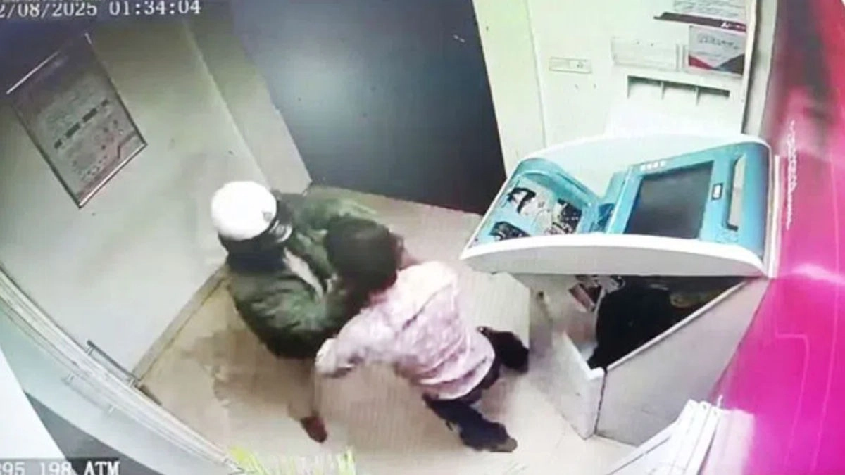 Caught on Camera: Ballari Police Foil Midnight ATM Robbery Arrest Caught on Camera: Ballari Police Foil Midnight ATM Robbery Arrest