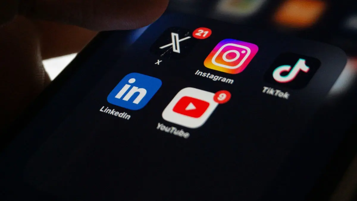 Centre Makes AI Content Labelling Mandatory To Counter Deepfake, Sets 3-Hr Deadline To Remove Flagged Posts Centre Makes AI Content Labelling Mandatory To Counter Deepfake, Sets 3-Hr Deadline To Remove Flagged Posts