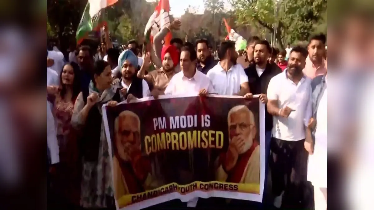 Chandigarh: Youth Congress Members Protest Against PM Modi; Police Uses Water Cannon Chandigarh: Youth Congress Members Protest Against PM Modi; Police Uses Water Cannon