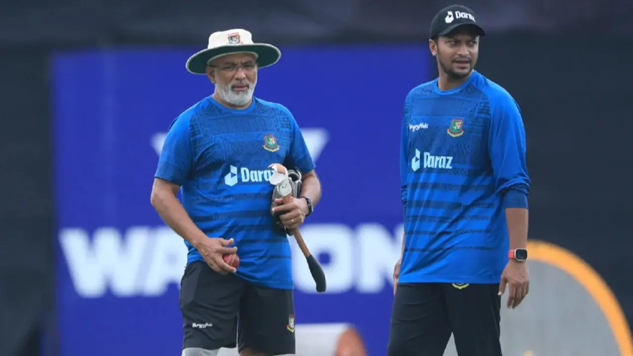 'He slapped a player': Bangladesh head coach sacked and replaced by Phil Simmons Chandika Hathurusingha and Shakib Al Hasan