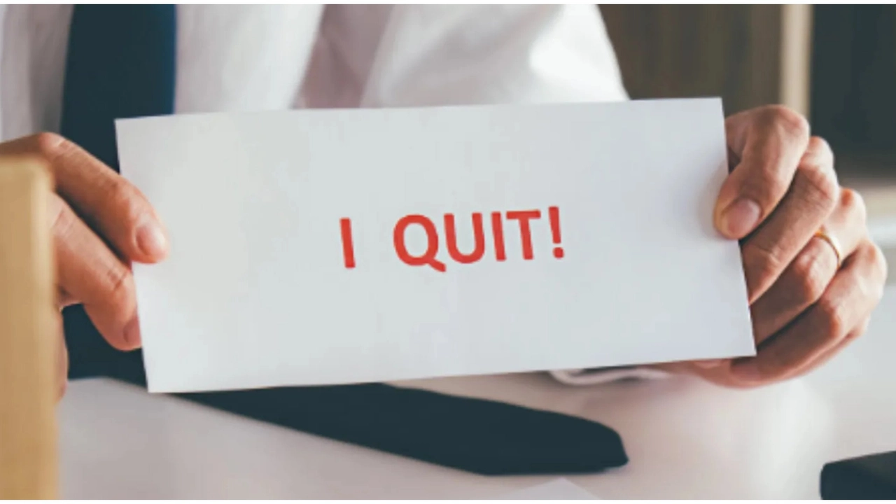 general HR shared her frustration after a employee resigned just five minutes after receiving their first salary.