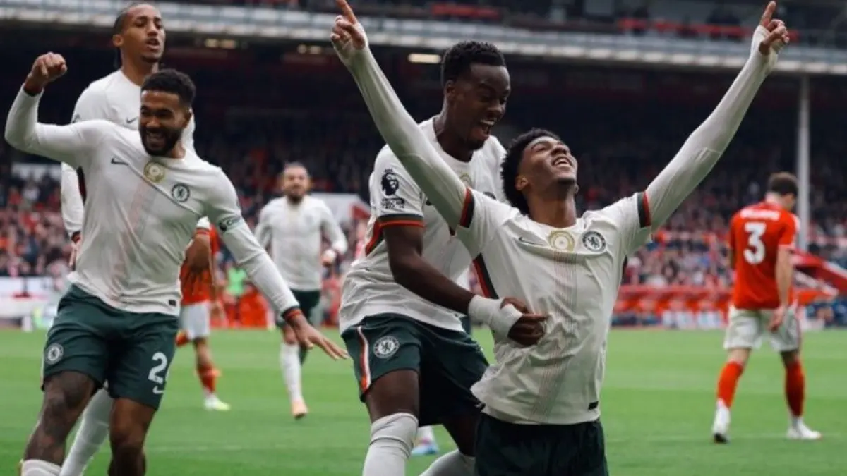 Chelsea players celebrating after scoring a goal