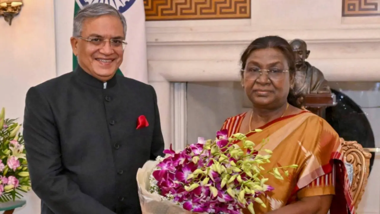 Chief Election Commissioner Gyanesh Kumar met President Droupadi Murmu