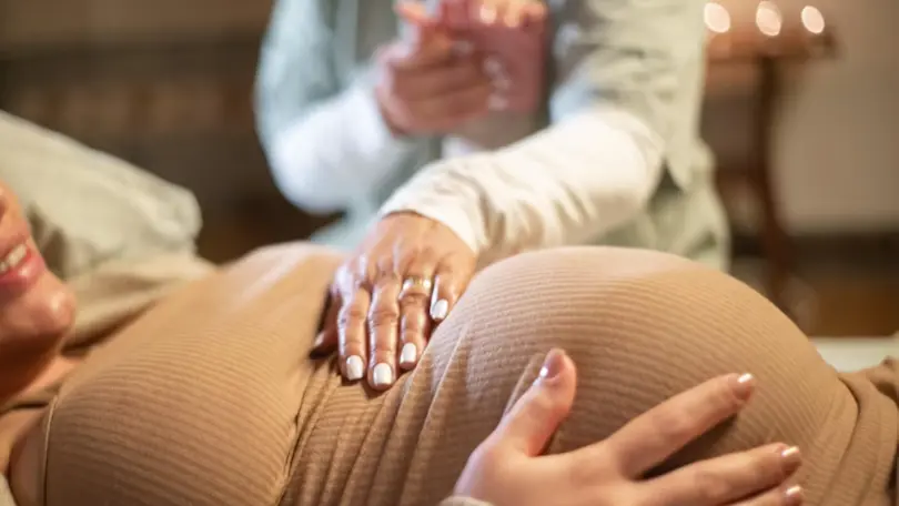 Teen Boy Aids in Baby Brother's Home Birth After Mother Goes into Labour Suddenly China teen boy aids in baby brother's home birth after mother has suddenly labour