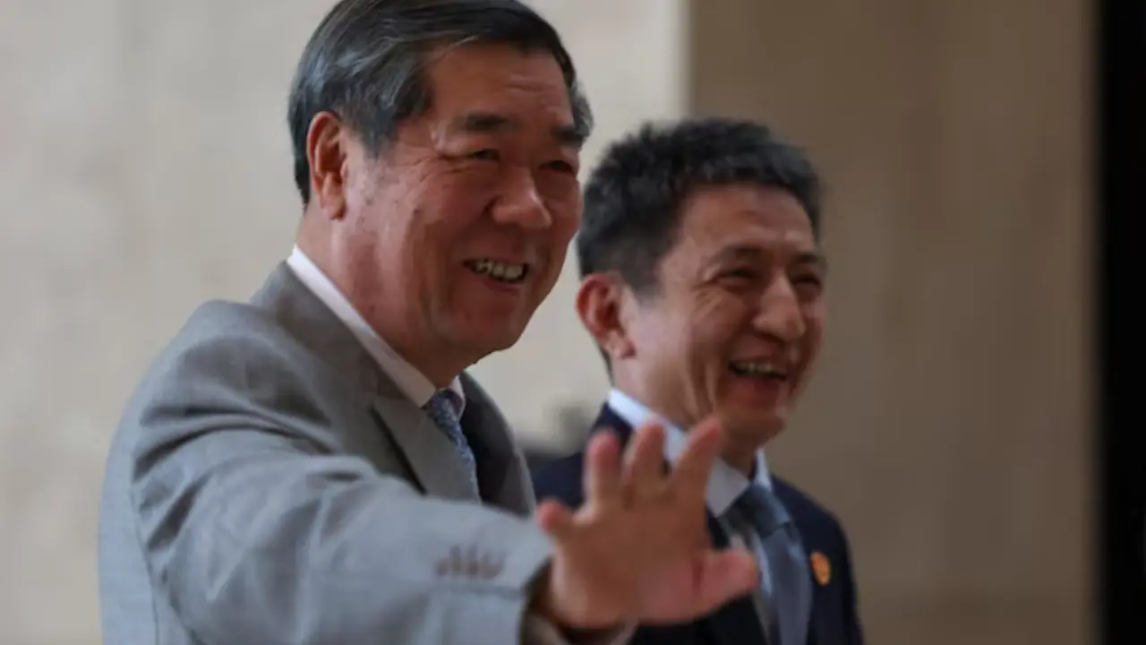 China trade negotiator, vice premier arrive for second day of US-China trade talks