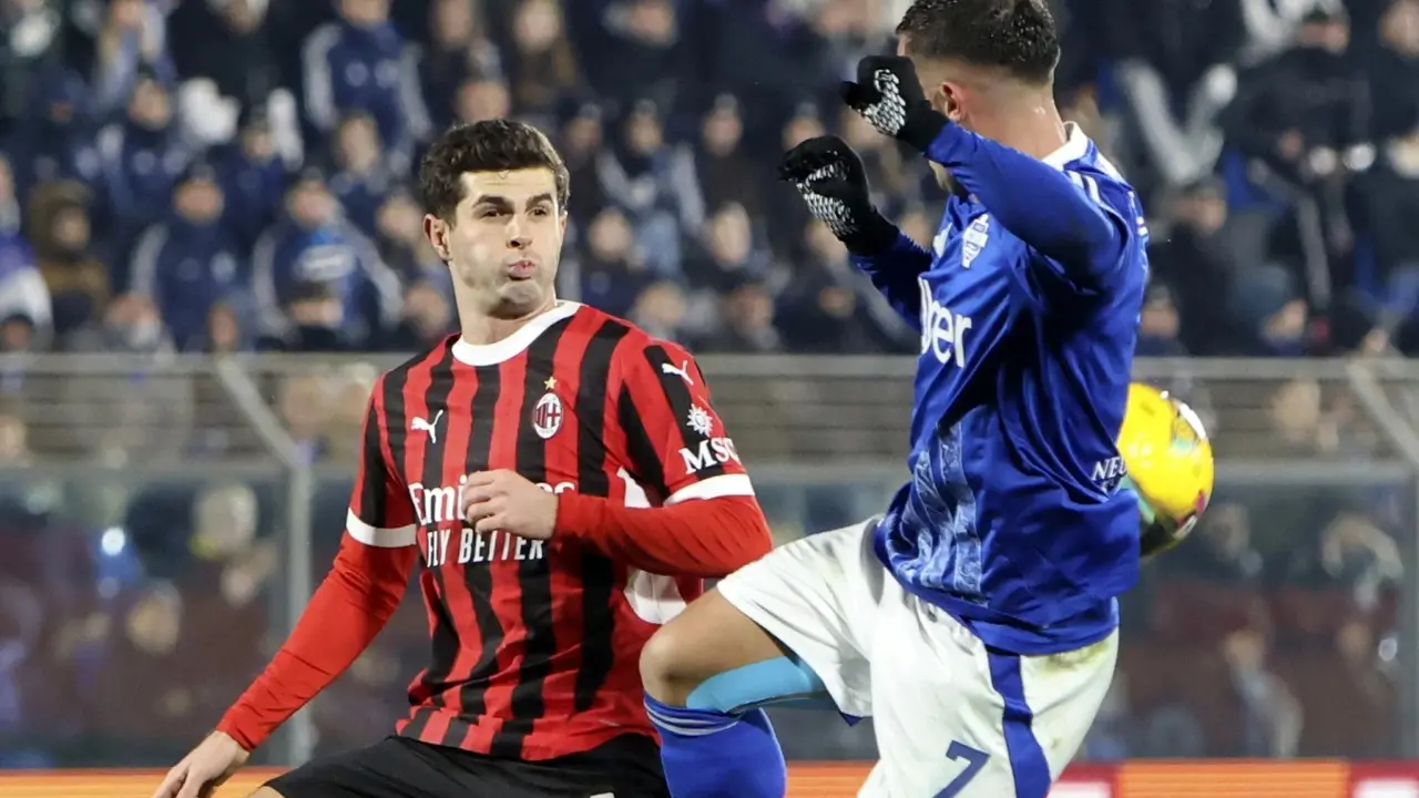 Christian Pulisic limps out of AC Milan match sparking new injury fears Christian Pulisic