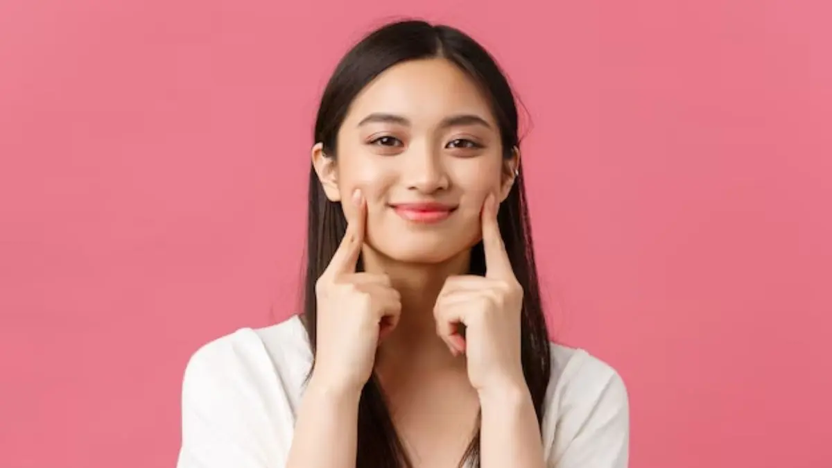 how to make your cheeks look pink using beetroot gulabi gaal kaise kare chukandar ko chehre par lagane ke fayde