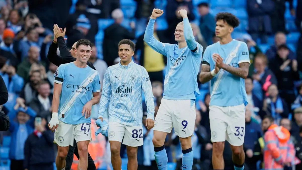 Manchester City vs Manchester United HIGHLIGHTS: Manchester Is Blue! City Outclass United To Clinch Commanding 3-0 Win In Derby City players walk off the pitch after clinching a 3-0 win over United in the Manchester derby