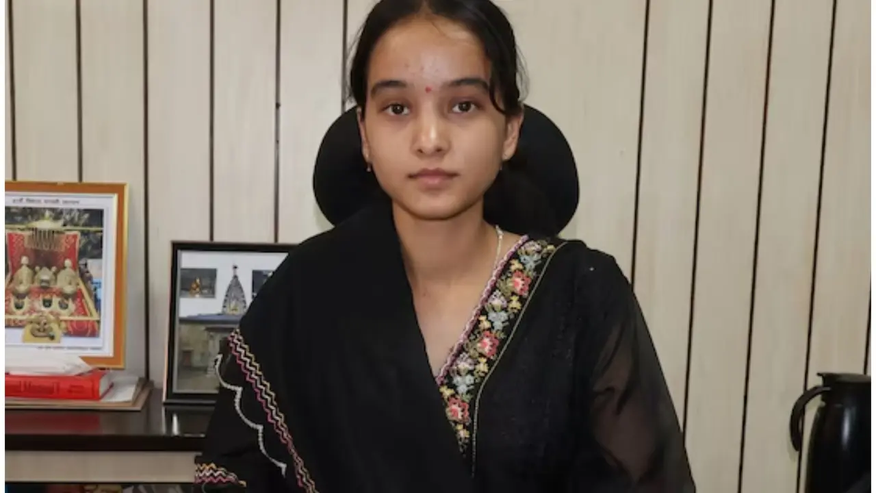 'Nayak Movie In Real Life': Class 10 Topper Becomes Deputy Commissioner For A Day In Himachal's Mandi Class 10 Topper Becomes Deputy Commissioner For A Day In Himachal's Mandi