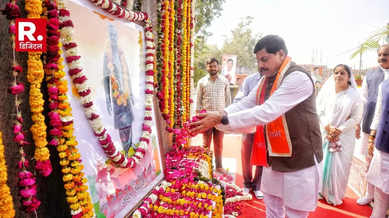 CM मोहन यादव ने अटल बिहारी वाजपेयी की प्रतिमा का किया अनावरण, कहा- लोकतंत्र के नायक थे वाजपेयी CM Mohan Yadav unveiled the statue of Atal Bihari Vajpayee