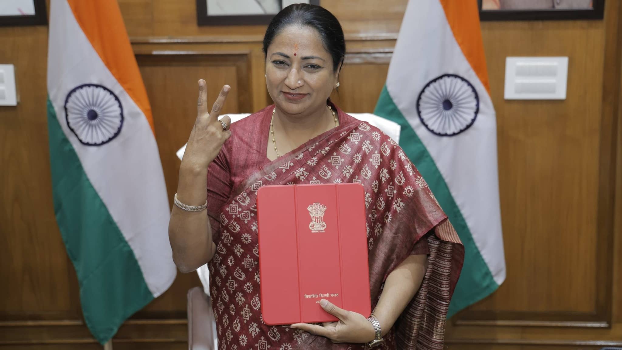 CM Rekha presents her first budget