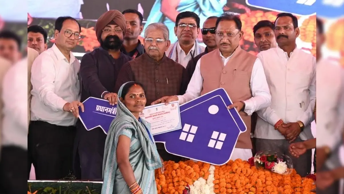 होली से पहले किसानों को मिली बड़ी सौगात, CM विष्णुदेव साय ने बटन दबाकर किसानों के खातों में 10 हजार 324 करोड़ रुपए की राशि किया ट्रांसफर CM Vishnudev Sai