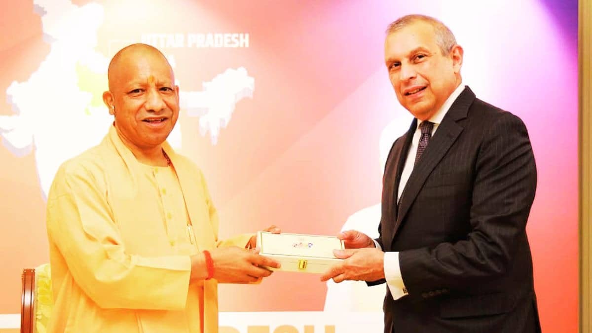 CM Yogi Singapore Visit: सीएम योगी ने सिंगापुर में इस दिग्गज उद्योगपति से की मुलाकात, निवेश समेत कई मुद्दों पर की चर्चा