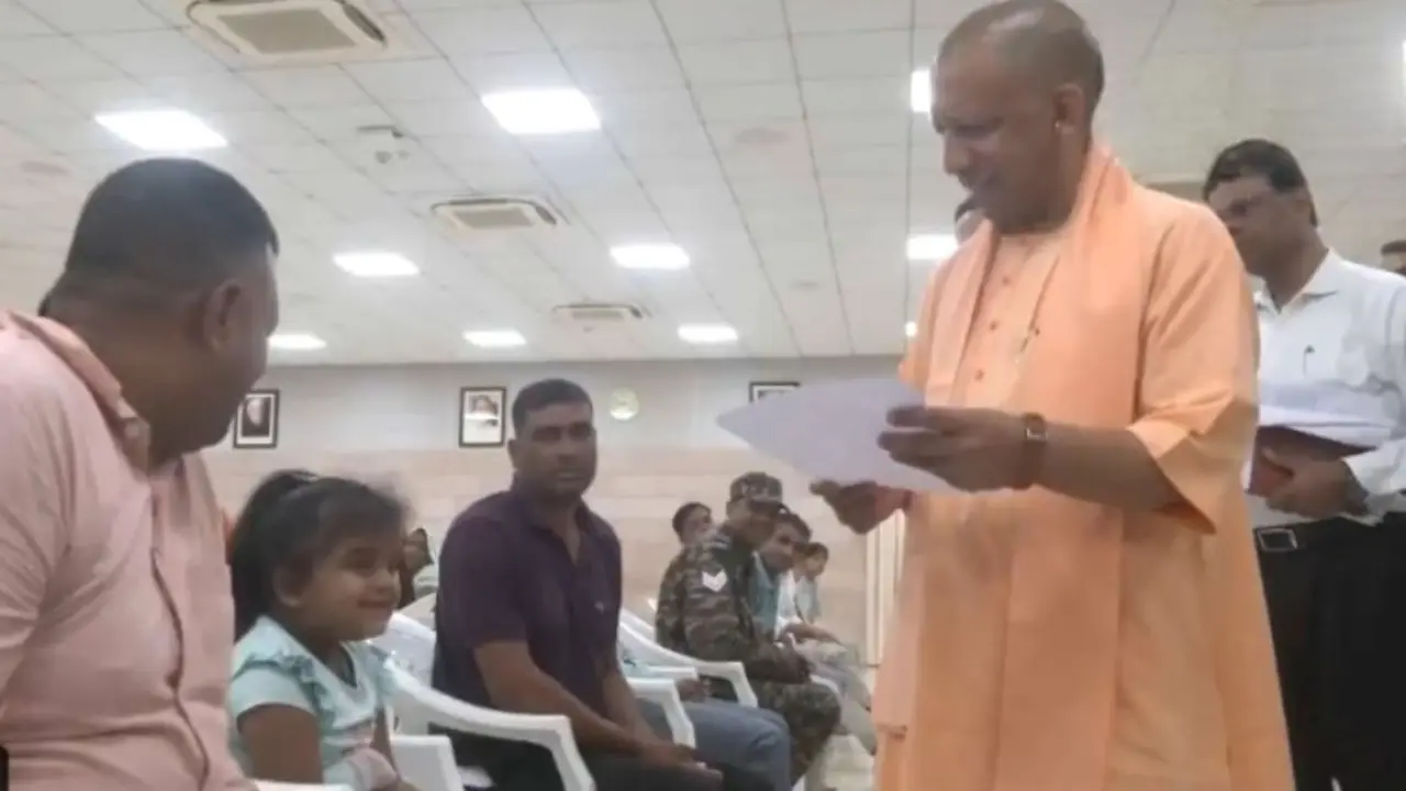 cm yogi adityanath interaction with children