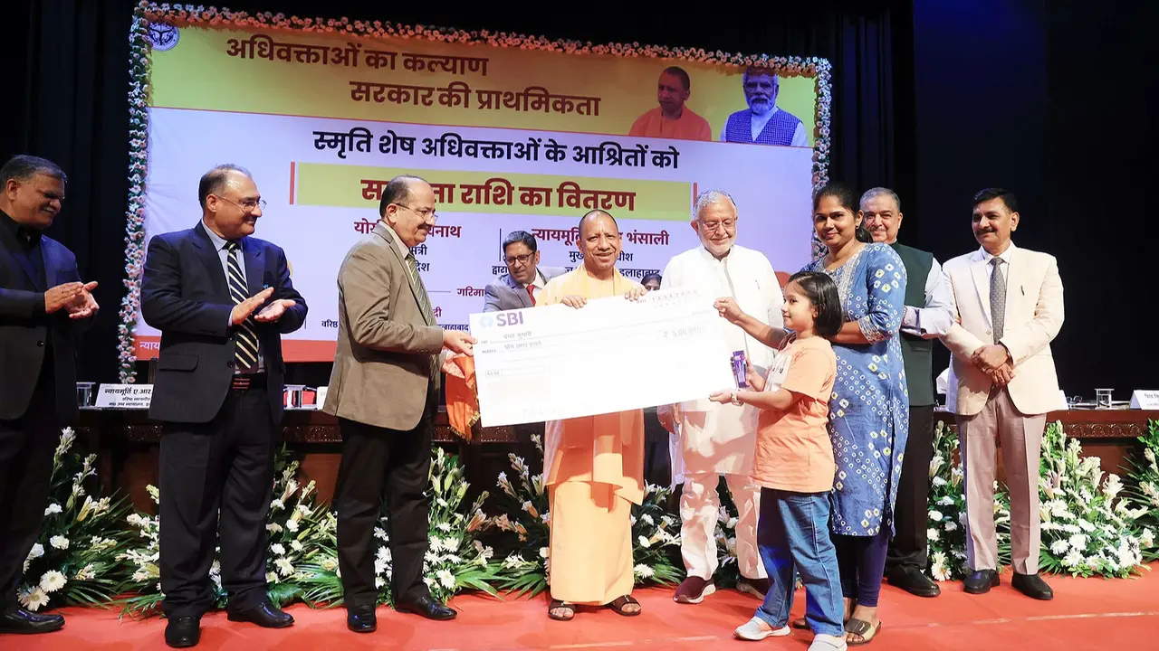 CM Yogi and Chief Justice distributed checks to advocate dependents