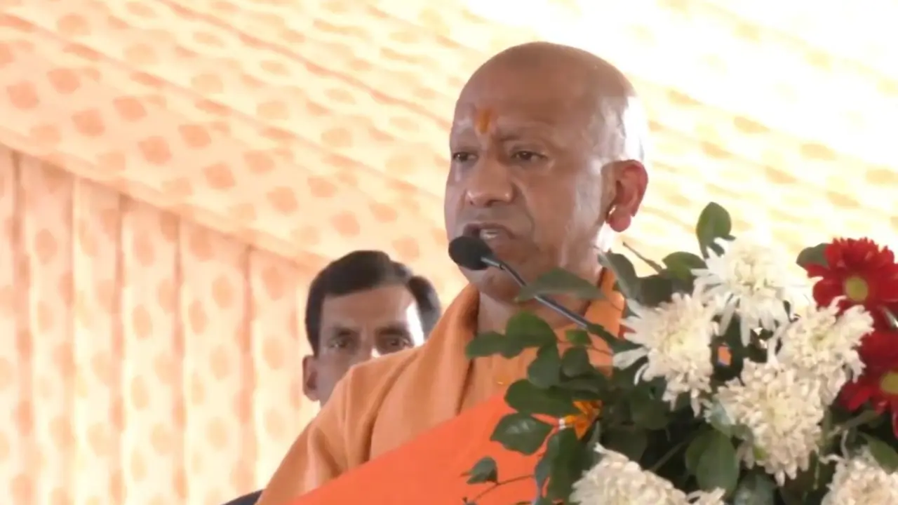 CM Yogi interacted with the policemen during the completion of Maha Kumbh