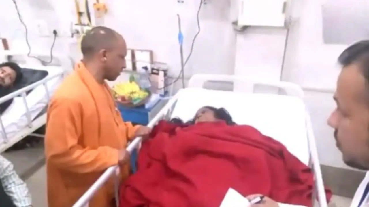 CM Yogi meet injured devotees