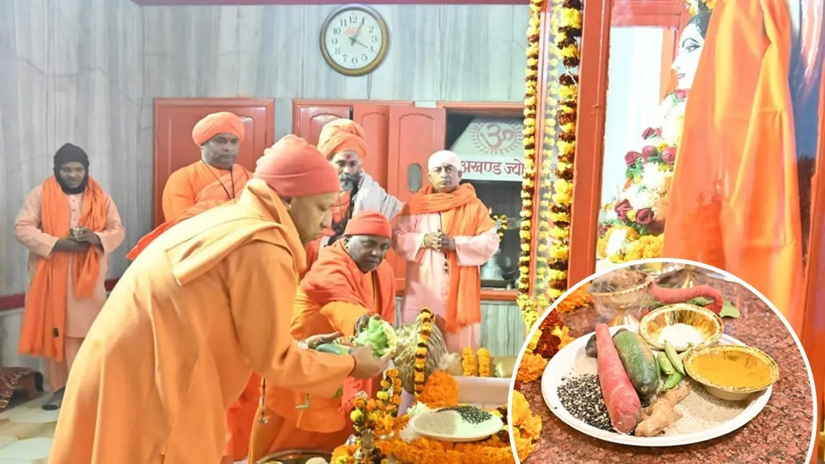 CM Yogi offered khichdi to Baba Gorakhnath