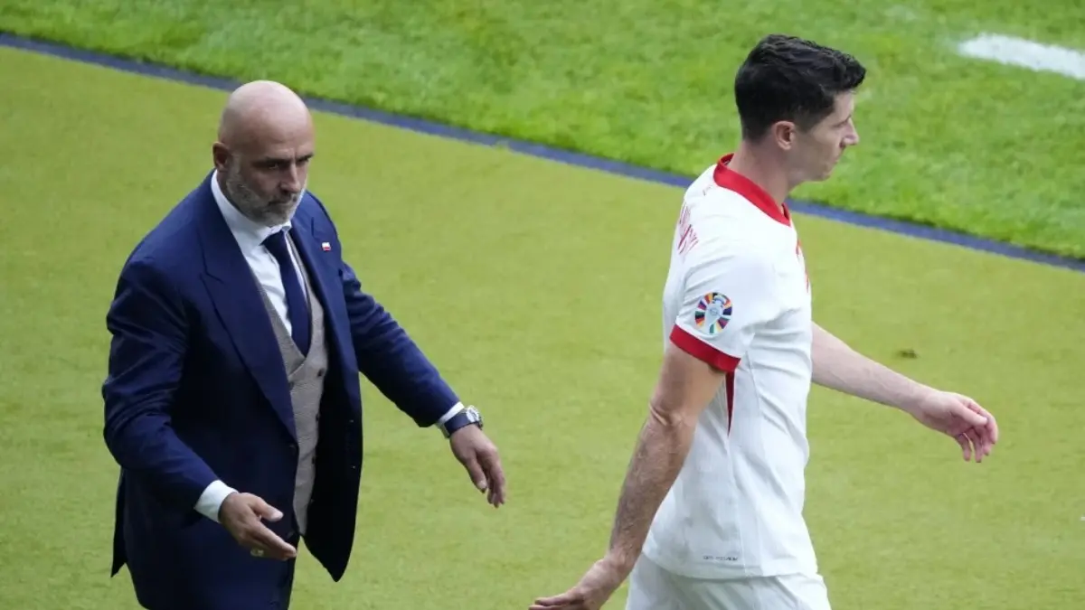 FC Barcelona Striker Robert Lewandowski Has Falling Out With Poland Head Coach Michał Probierz, Steps Away From National Team Duties Coach Michał Probierz and Robert Lewandowski