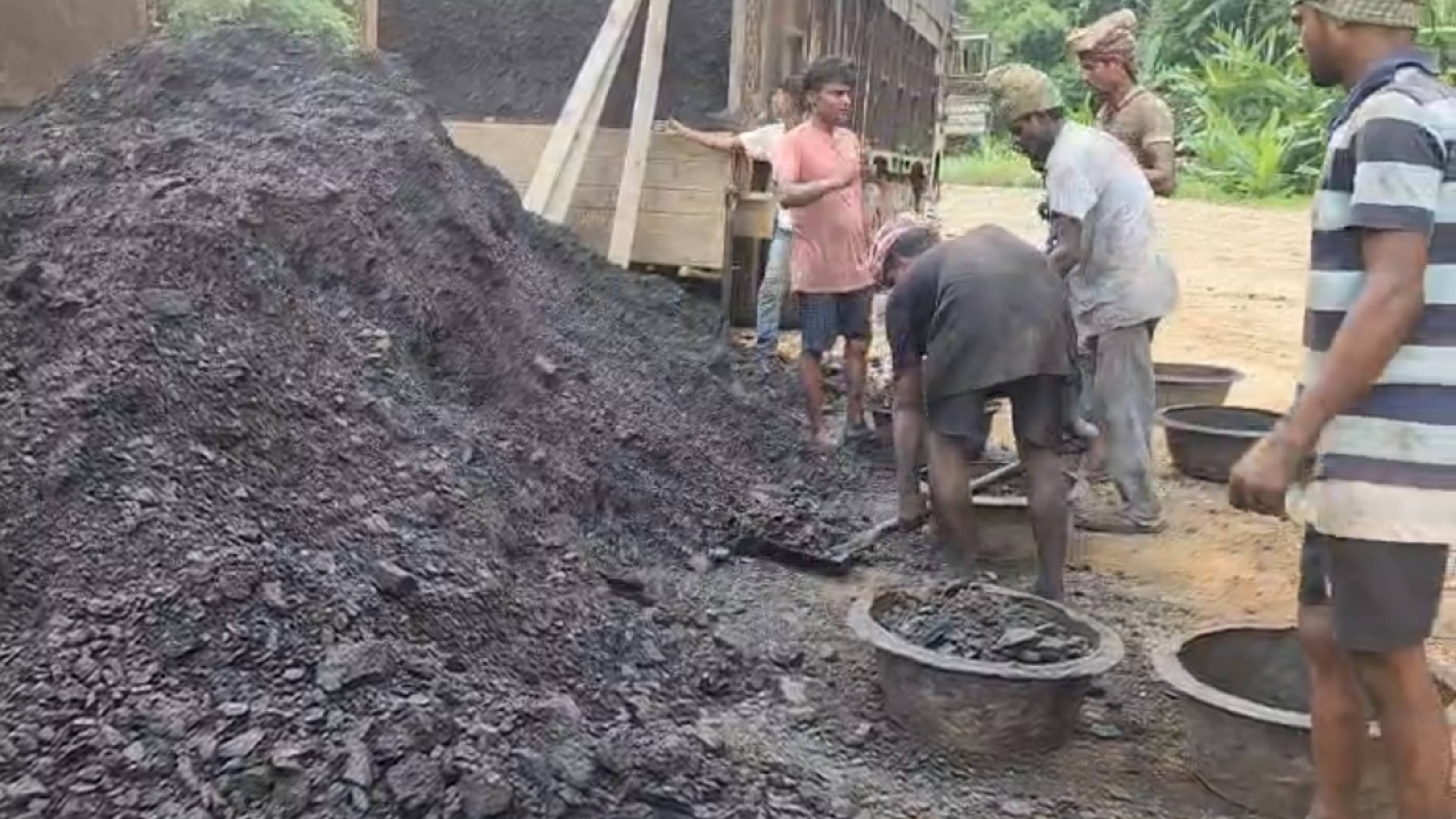 Coal Traders Cry Foul Over Harassment in Assam Despite Centre’s Push for Streamlined Transit