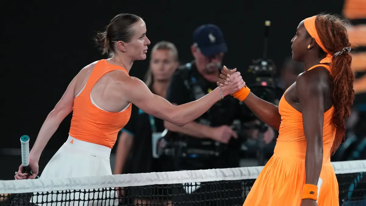 Coco Gauff shakes hand with Elina Svitolina