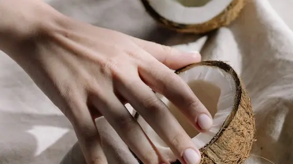 Eat It Or Wear It? Two Insanely Good DIY Face Packs For Dry Winter Skin Coconut face mask