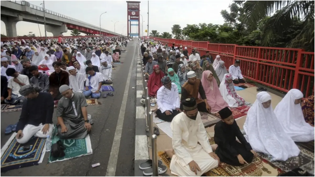 What Is Ramadan And How Do Muslims Observe The Islamic Holy Month? Community prayers are organised during Ramadan or Ramzan