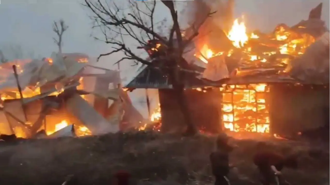 Video: Mysterious Fire Breaks Out in Jammu and Kashmir's Tehsil Rajgarh