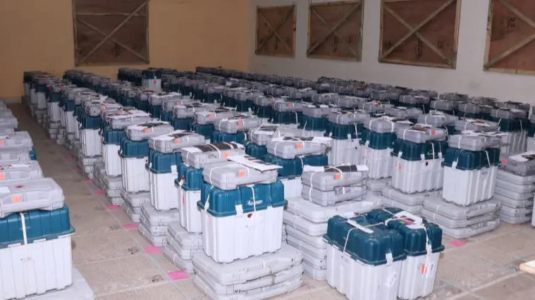 Congress leader Kawasi Lakhma warned that EVMs should be replaced else his party will boycott upcoming polls