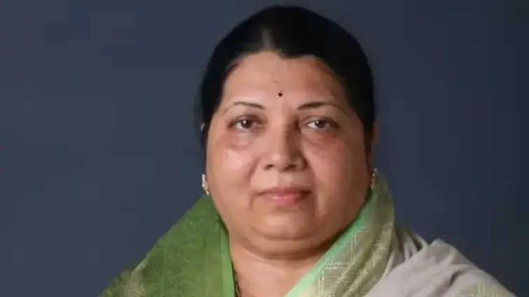 Congress MLA Jayshree Jadhav Switches Side To Shiv Sena After Ticket Denial Congress MLA Jayshree Jadhav joins Eknath Shinde-led Shiv Sena