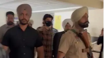 Controversial Self-Styled Pastor Bajinder Singh Pushes, Assaults Republic Reporter Outside Mohali Court | VIDEO Controversial Self-Styled Pastor Bajinder Singh Pushes, Assaults Republic Reporter Outside Mohali Court