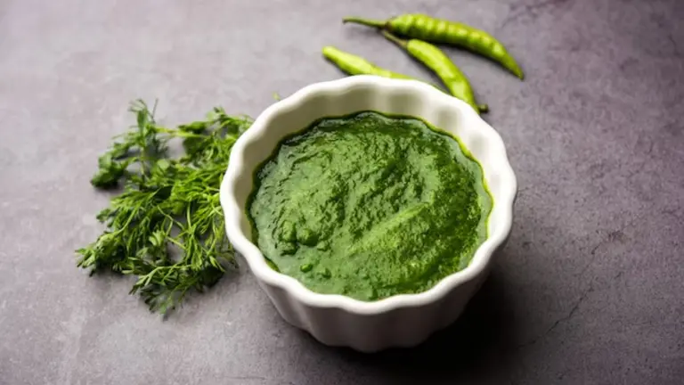 Dhaniya Dahi Ki Chutney: गुलाबी ठंड का एहसास... तो लें धनिया-दही की चटनी का स्वाद, इस आसान रेसिपी से 5 मिनट में तैयार Chatpati Dhaniya Dahi Ki Chutney