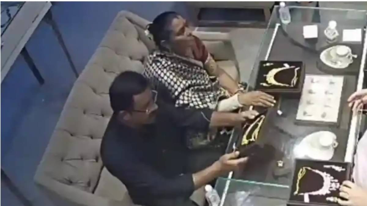 Couple Caught Stealing ₹6 Lakh Gold Necklace in Bulandshahar