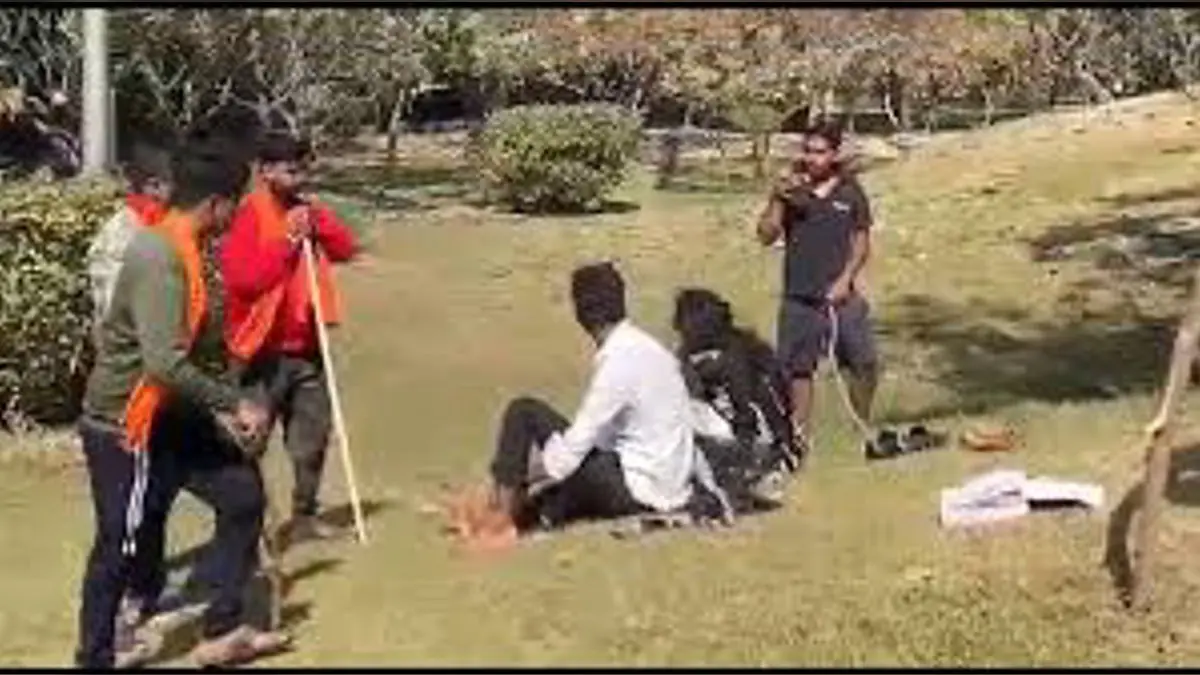 Couple Out On Pizza Date Jumps Off 2nd Floor To Escape 'Moral Policing' By Right-Wing Goons In UP